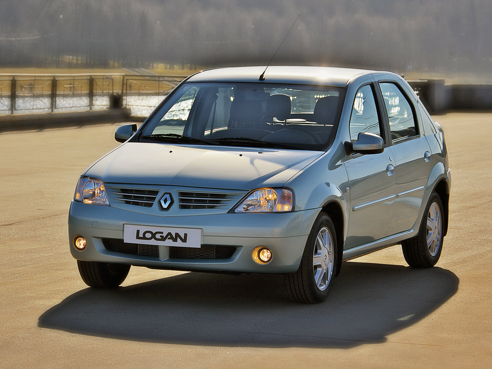 Логан первого поколения. Рено Логан 2004. Рено Логан 1 поколение. Renault Logan Рено 2004. Рено Логан (Renault Logan).