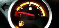 Как пустой бензобак может убить двигатель вашей машины?