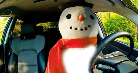 Снеговик в машине фото