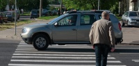 Как водителям безопасно пропускать пешеходов на переходе?