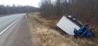 Грузовик опрокинулся в Нижегородской области: пострадал мужчина